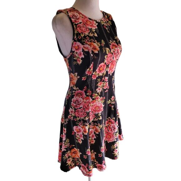 Forever 21 Dark Floral Fit & Flare Dress Sz Medium Roses Cute Skater Romantic - Picture 1 of 7